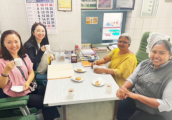 病院視察の後のティータイム