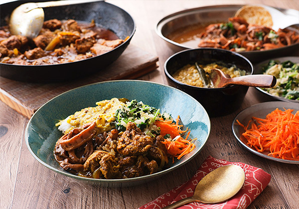 スリランカのカレーは“あい盛りで”