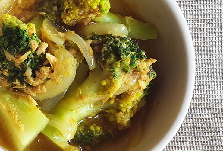 ブロッコリーとツナのカレー炒め