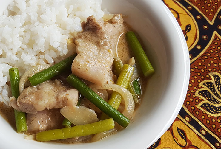 豚肉とにんにくの芽カレー
