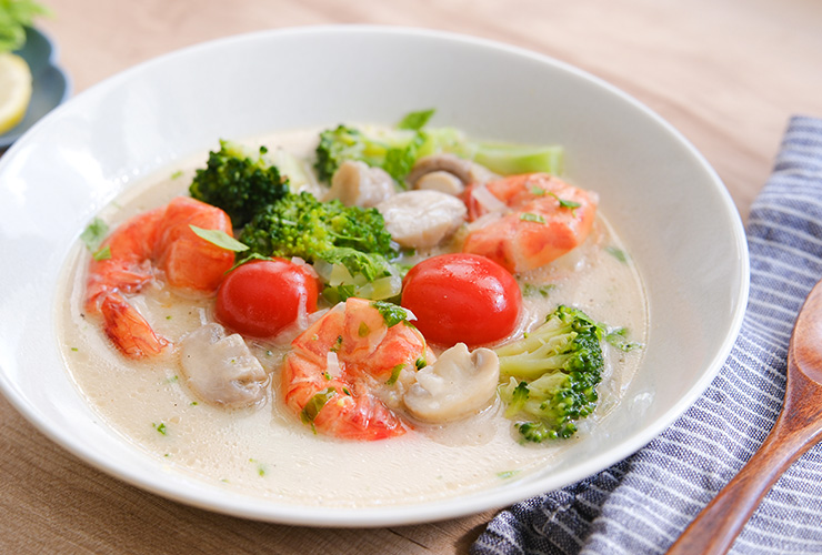 エビとブロッコリーのご馳走ココナッツスープ